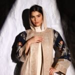 عبايه ذهبية من اللينن